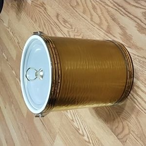 Decorative ice bucket